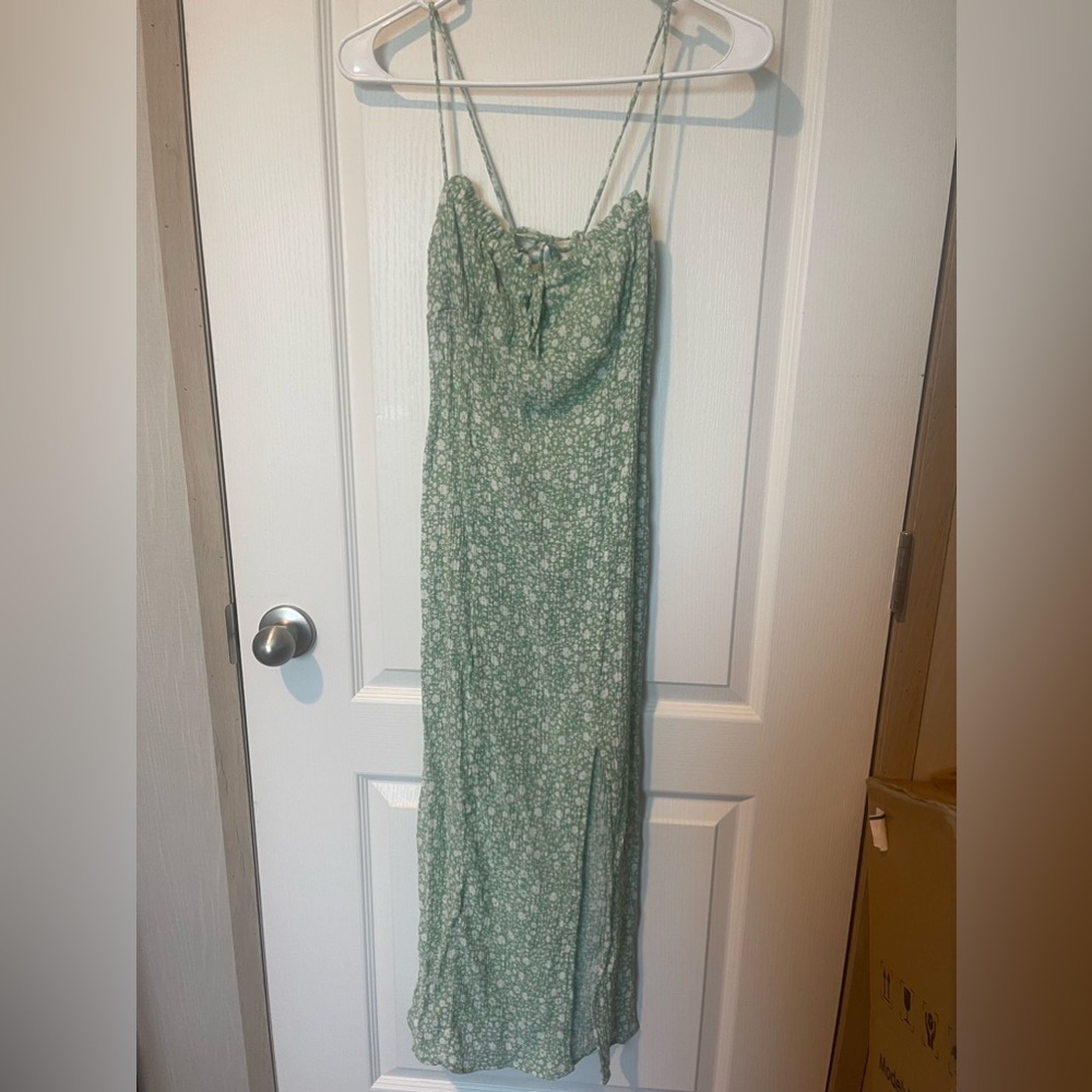 Love Tree Women’s Size Small Green Floral Maxi Dress.